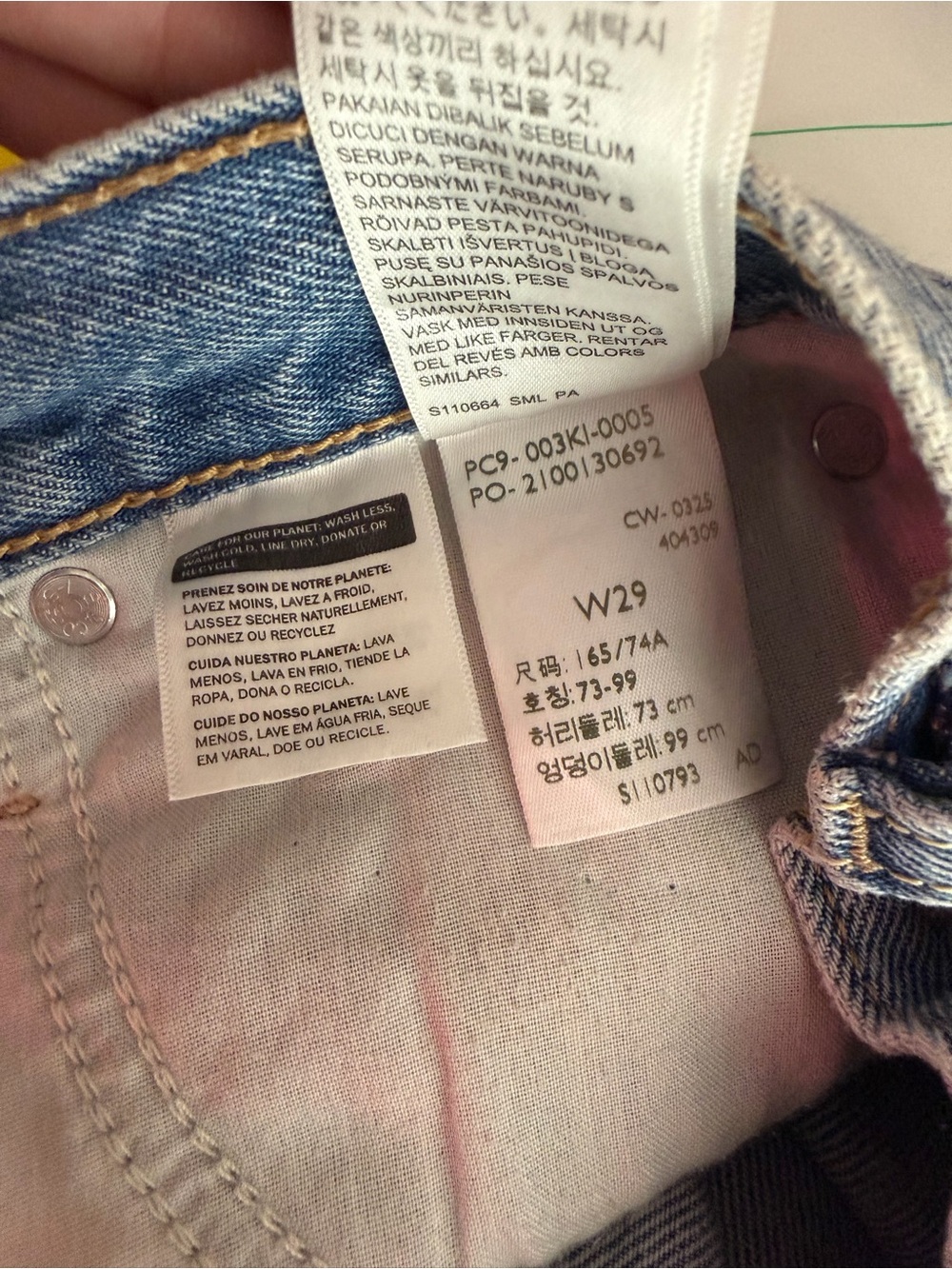 Levi’s Women’s Cinch Mid-Thigh Lightweight Denim Shorts Size 29 - Picture 7 of 7